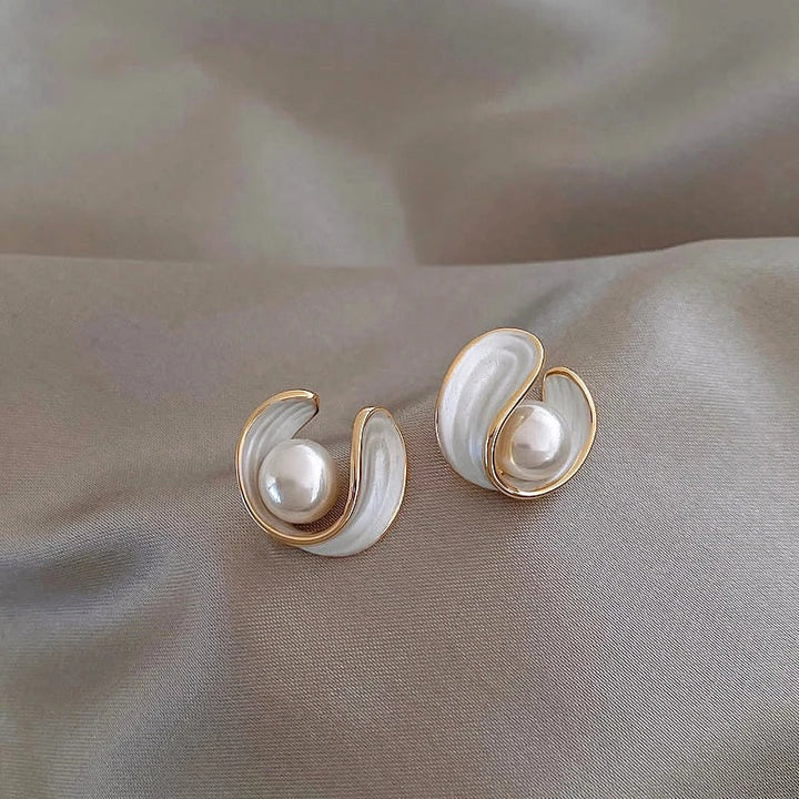 Chic Gold Earrings with White Opal and Pearl