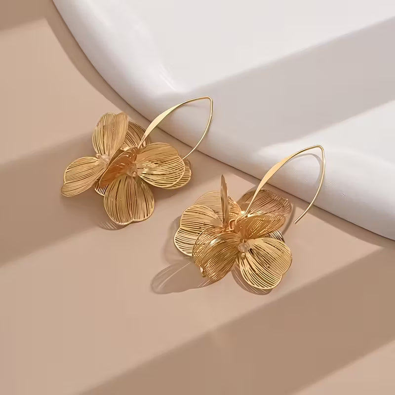 Elegant Gold Flower Earrings