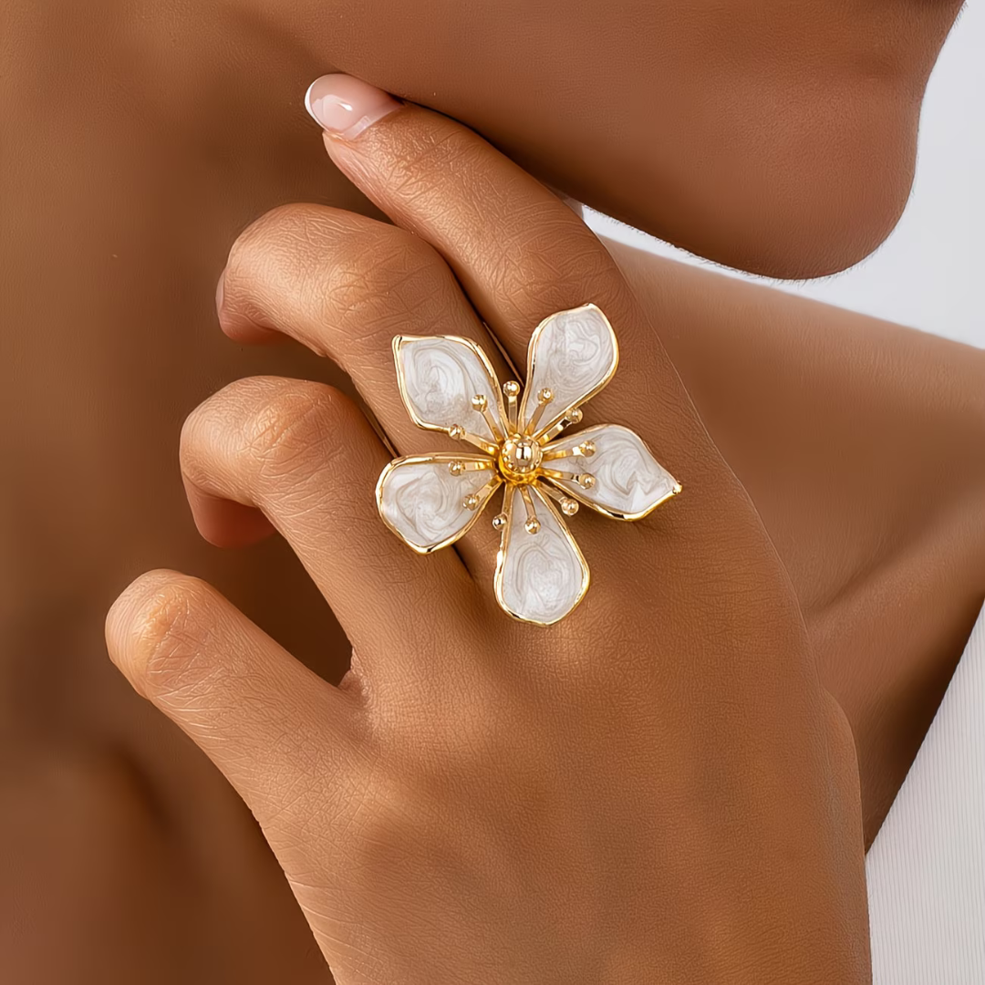 Chic Floral Ring