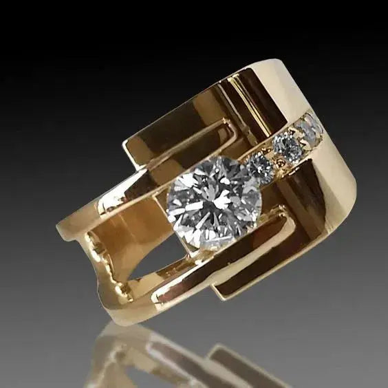Vintage Irregular Gold Ring with Zirconia