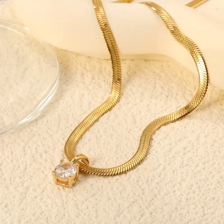 Elegant Gold Valentina Collar