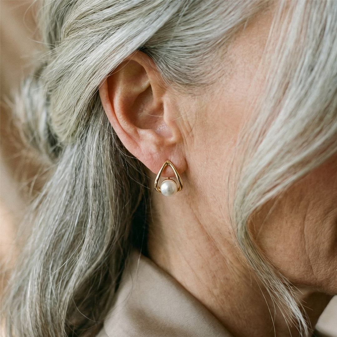 Elegant Hollow Triangular Pearl Earrings