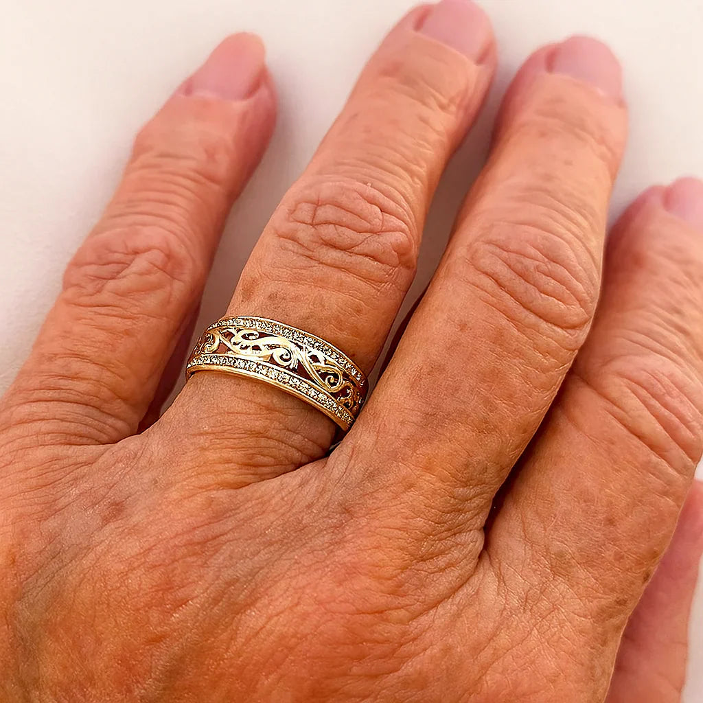 Elegant Hollow Gold Ring