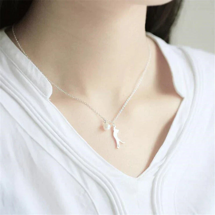 Silver Cat Climbing Pearl Necklace