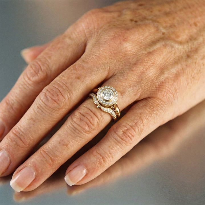 Vintage Gold Ring with Zirconia