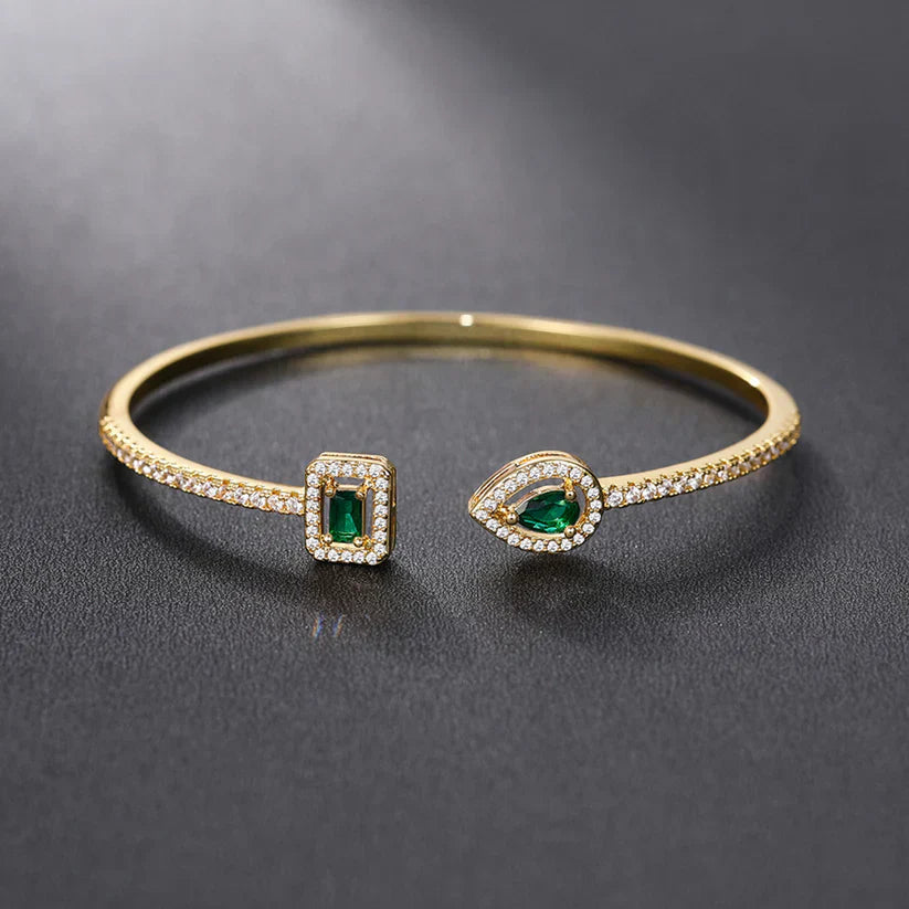 Claudia Emerald Bracelet" can be rewritten as "Claudia Emerald Gemstone Bracelet.