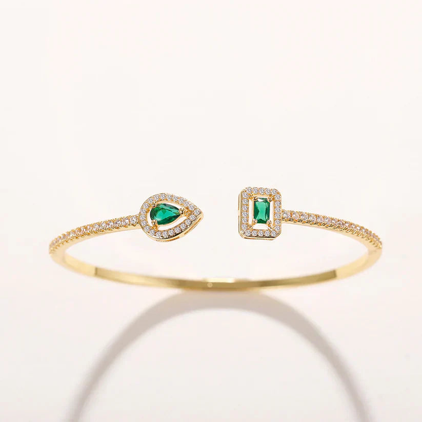 Claudia Emerald Bracelet" can be rewritten as "Claudia Emerald Gemstone Bracelet.