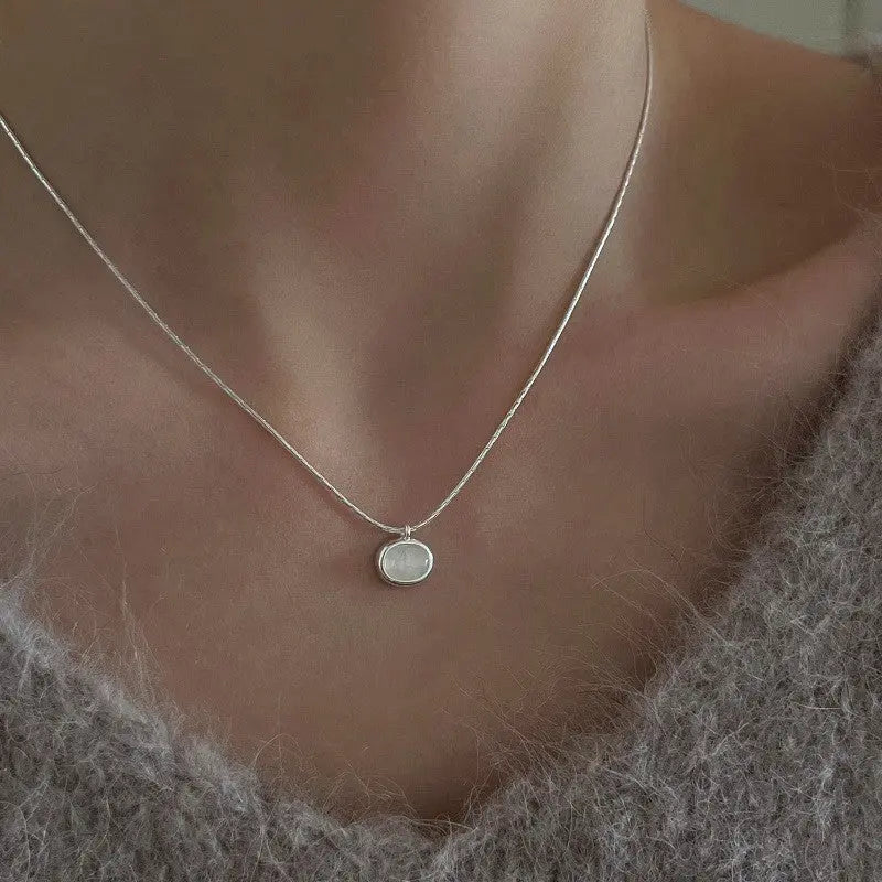 Classic Silver Collar with Solitaire Pendant