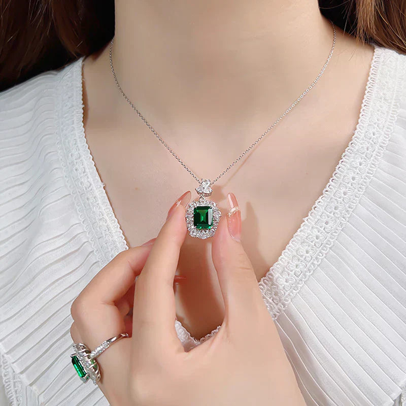 Emerald Stone Necklace by Gisela
