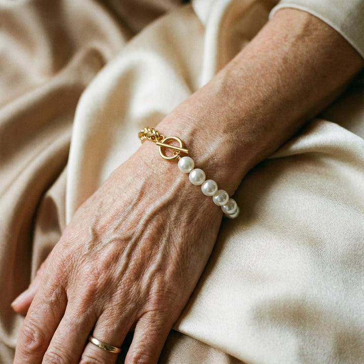 Chic Gold & Pearl Bracelet