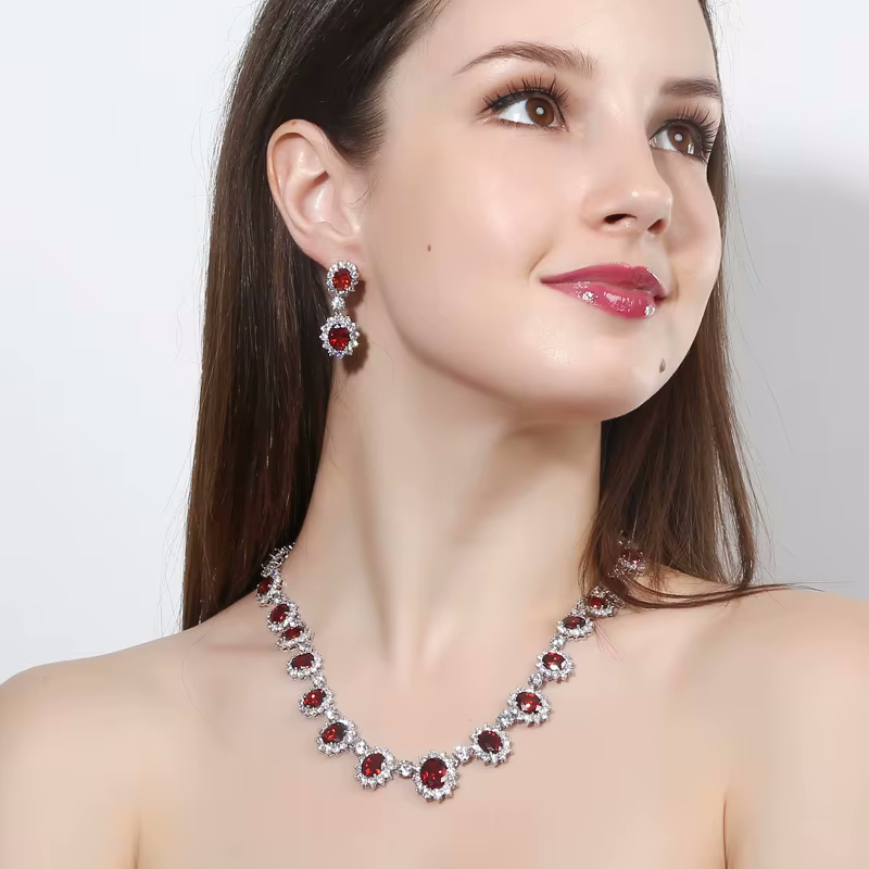 Queen Jewelry Set: Earrings & Necklace