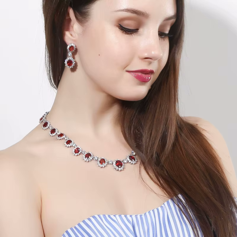 Queen Jewelry Set: Earrings & Necklace