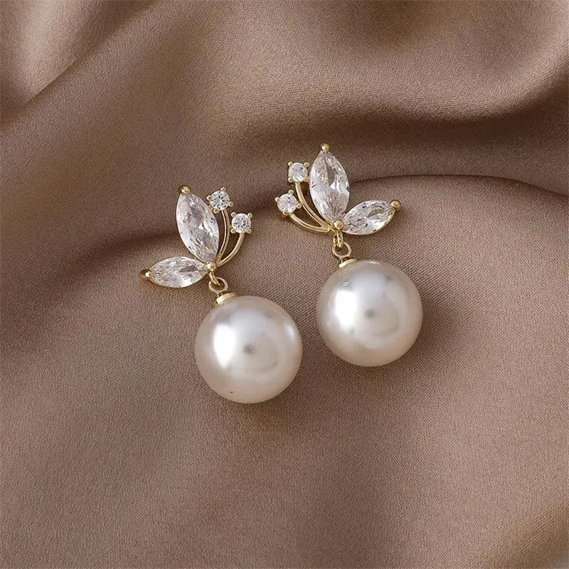Elegant Pearl and Gold Crystal Earrings