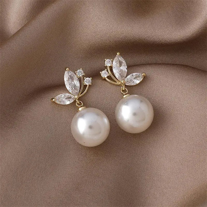 Elegant Pearl and Gold Crystal Earrings