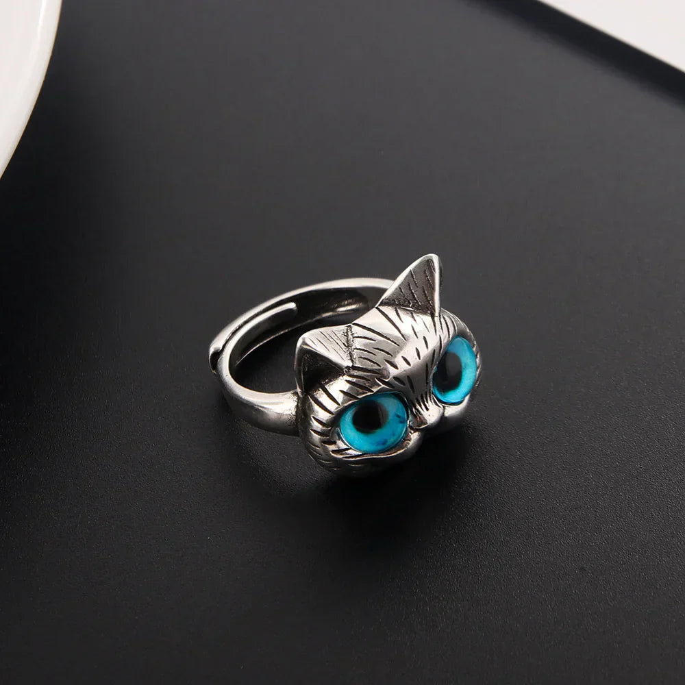 Vintage Silver Cat Ring with Blue Eyes – Perfect for Cat Lovers