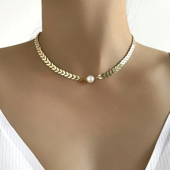 Clavicle Pearl Necklace