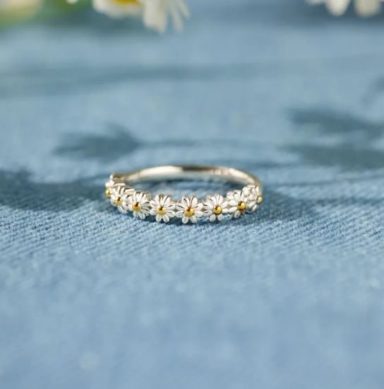 Silver Daisy Ring - Petite Design