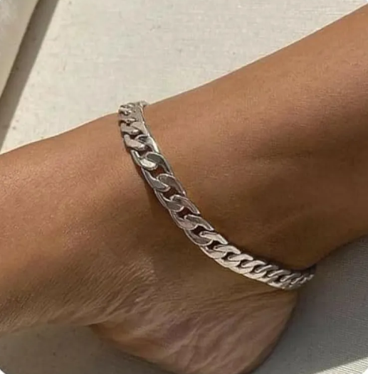 Beach-Ready Chain Ankle Bracelet