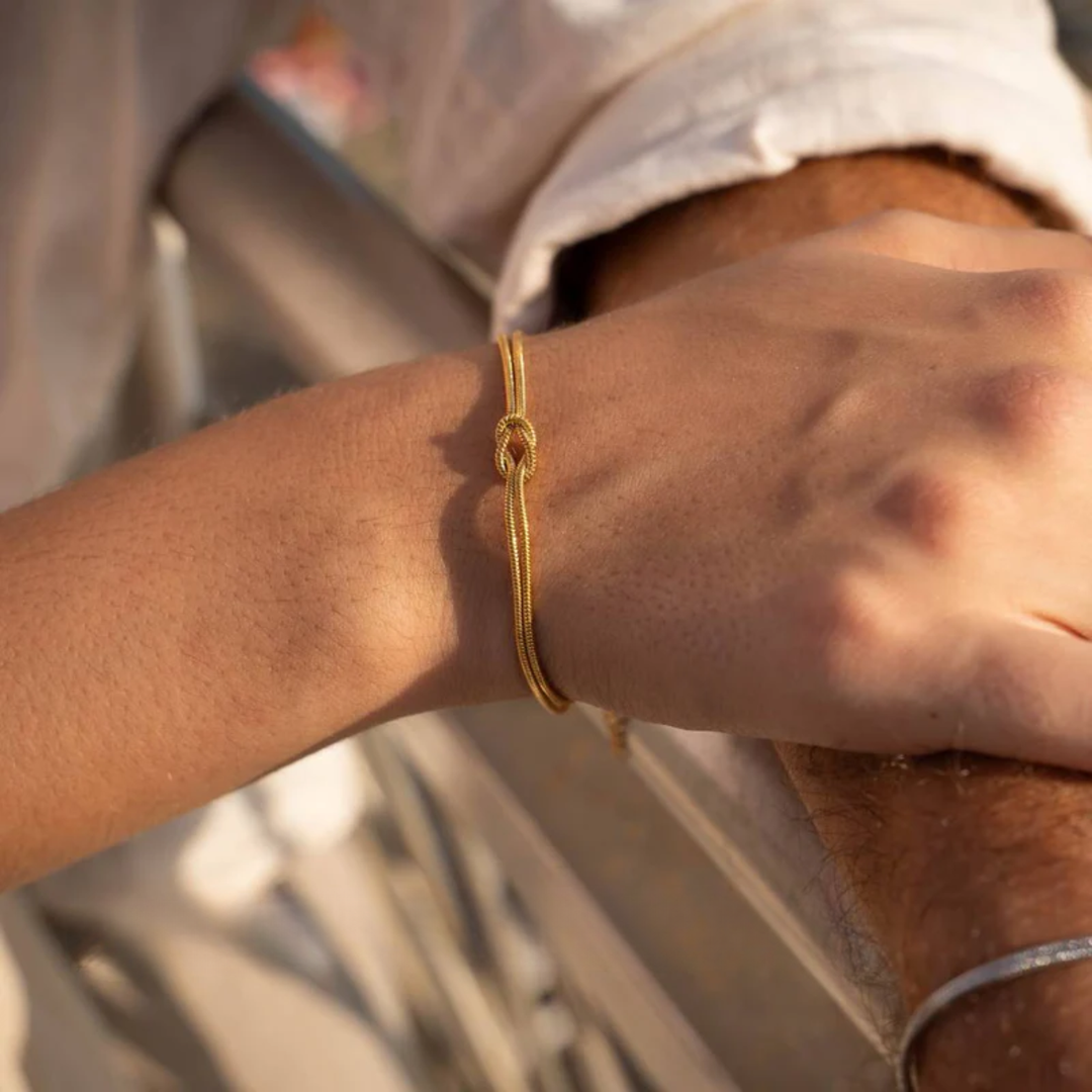 Elegance Knot Bracelet – A Symbol of Unity