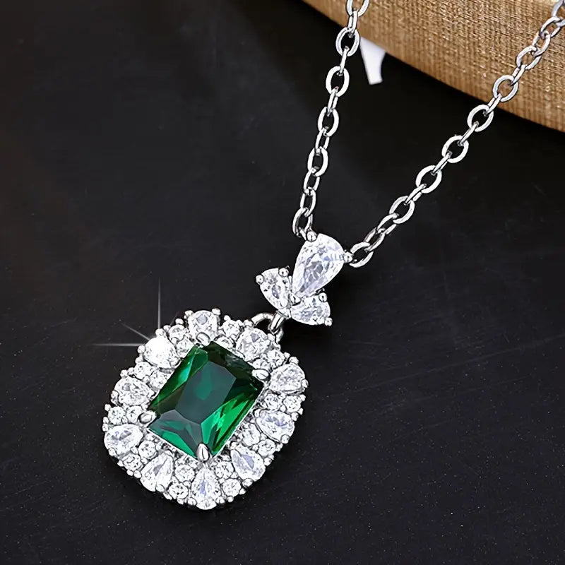 Emerald Stone Necklace by Gisela