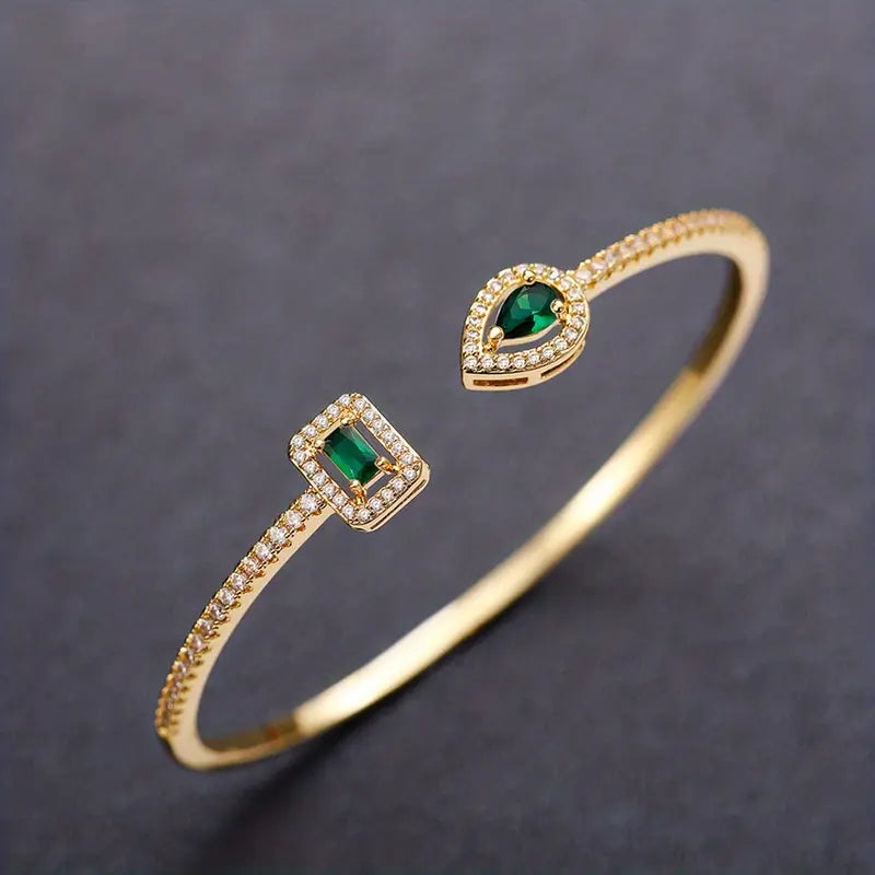 Claudia Emerald Bracelet" can be rewritten as "Claudia Emerald Gemstone Bracelet.
