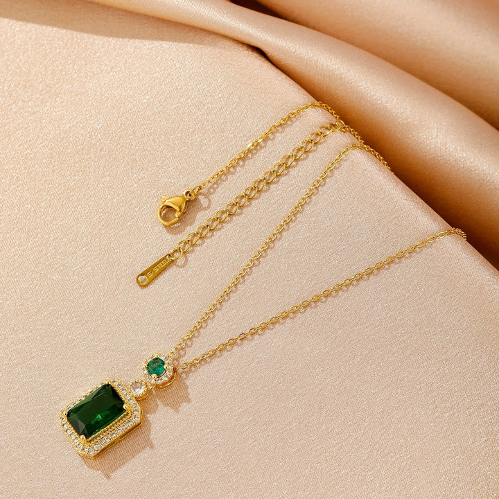 Emerald Stone Greta Collar