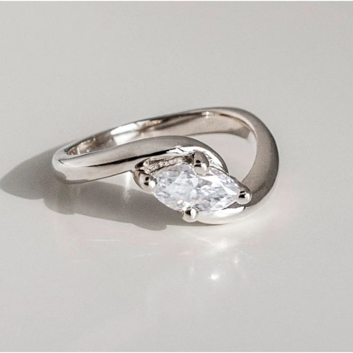 Vintage Wavy Silver Ring with Cubic Zirconia