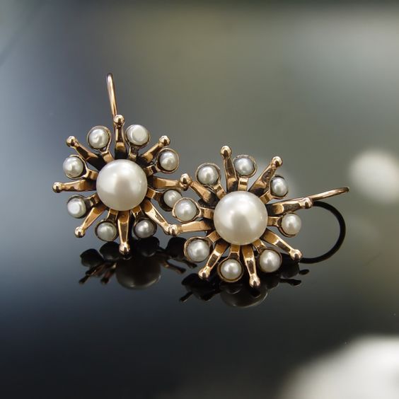Vintage Starlight Pearl Earrings" can be rewritten as "Starlight Vintage Pearl Earrings.