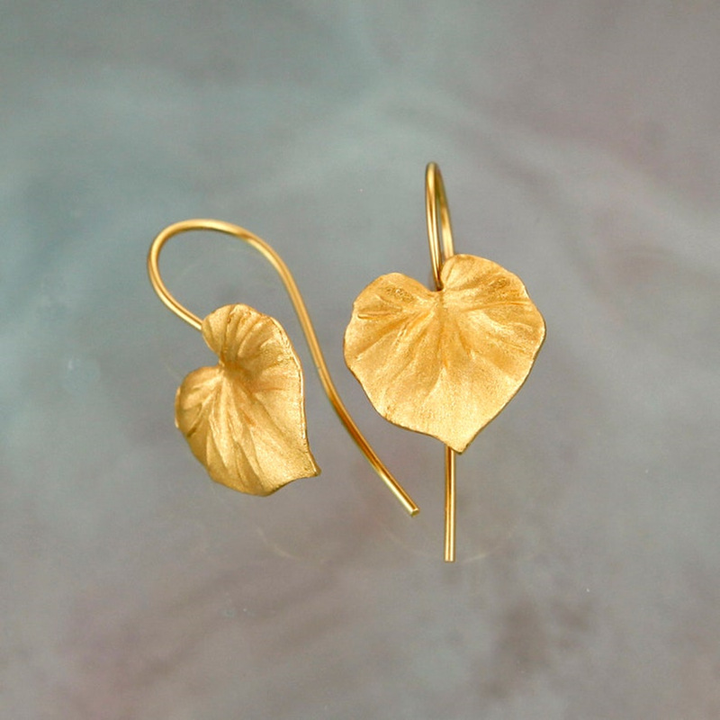Gold Leaf Earrings" can be translated and rewritten as "Elegant Gold Leaf Earrings.