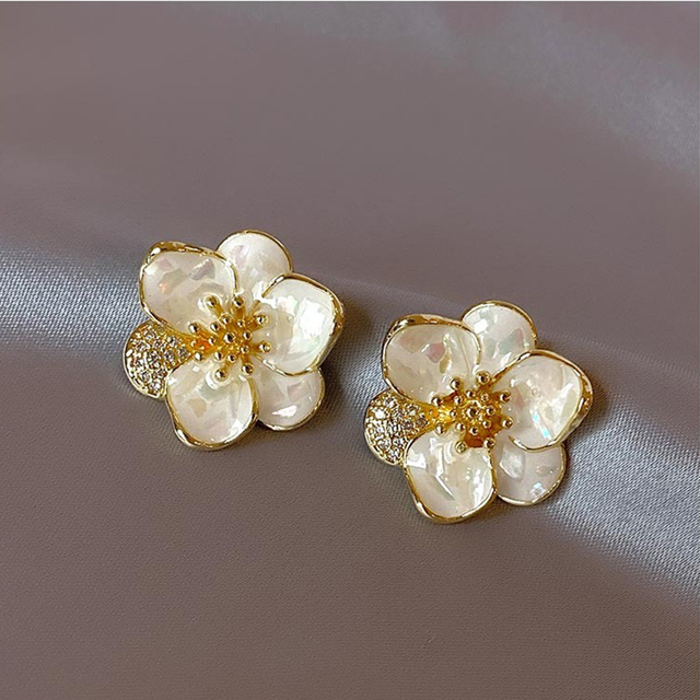 Gold Petal Earrings - Elegant Design