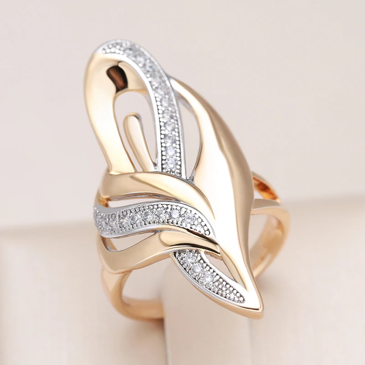 Chic Gold Pointed Ring