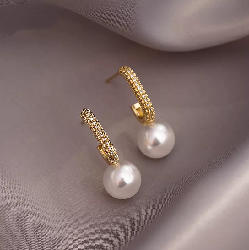 Chic Gold Pearl Earrings