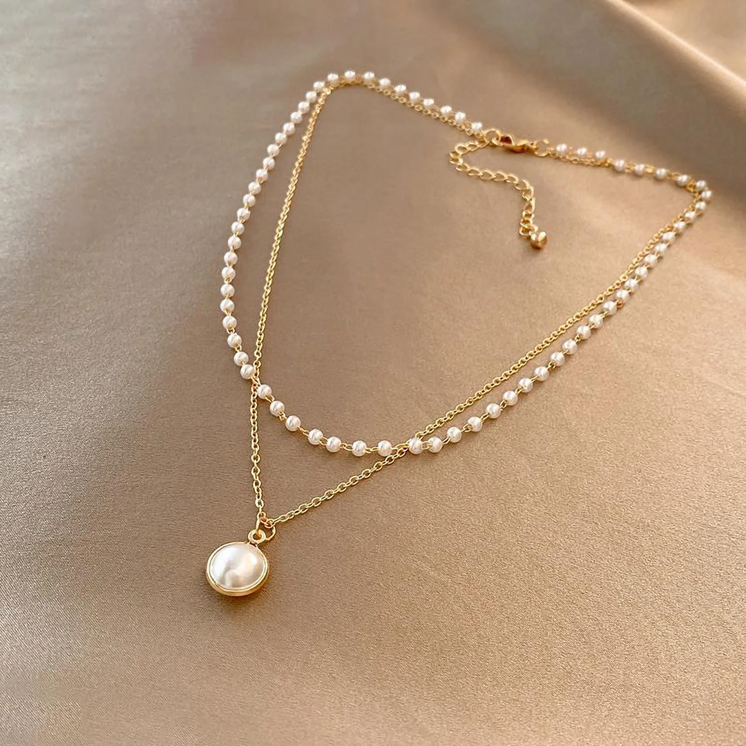 Chic Pearl Necklace