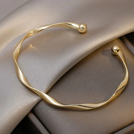 Chic Open Gold Bracelet