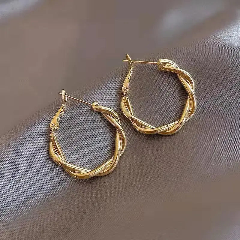 Chic Gold Knot Earrings