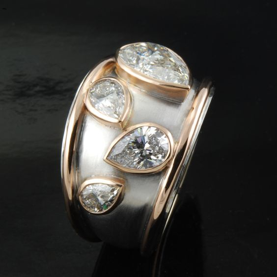Vintage Gold-Plated Ring with Zirconia Accents
