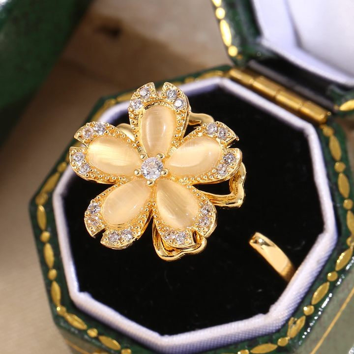 Golden Daisy Ring