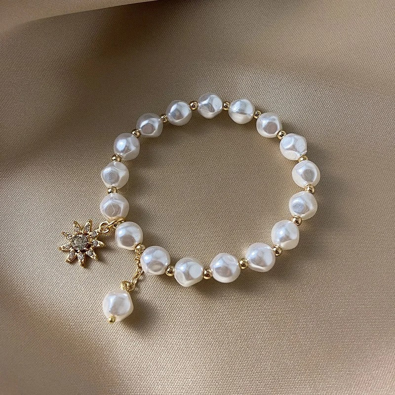 White Gold Pendant Bracelet with Pearl and Sunflower Charm