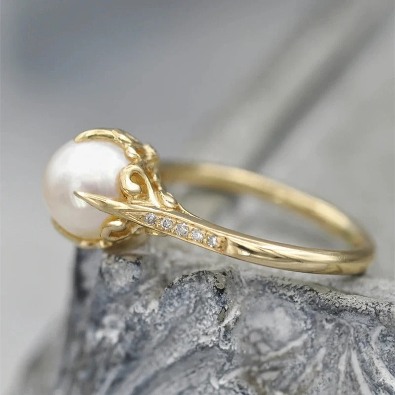 Vintage Gold Pearl Center Ring