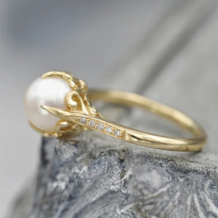 Vintage Gold Pearl Center Ring