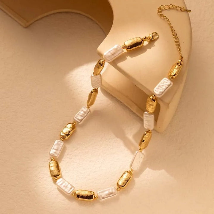 Vintage Collar with Rectangular Gold and White Pearls