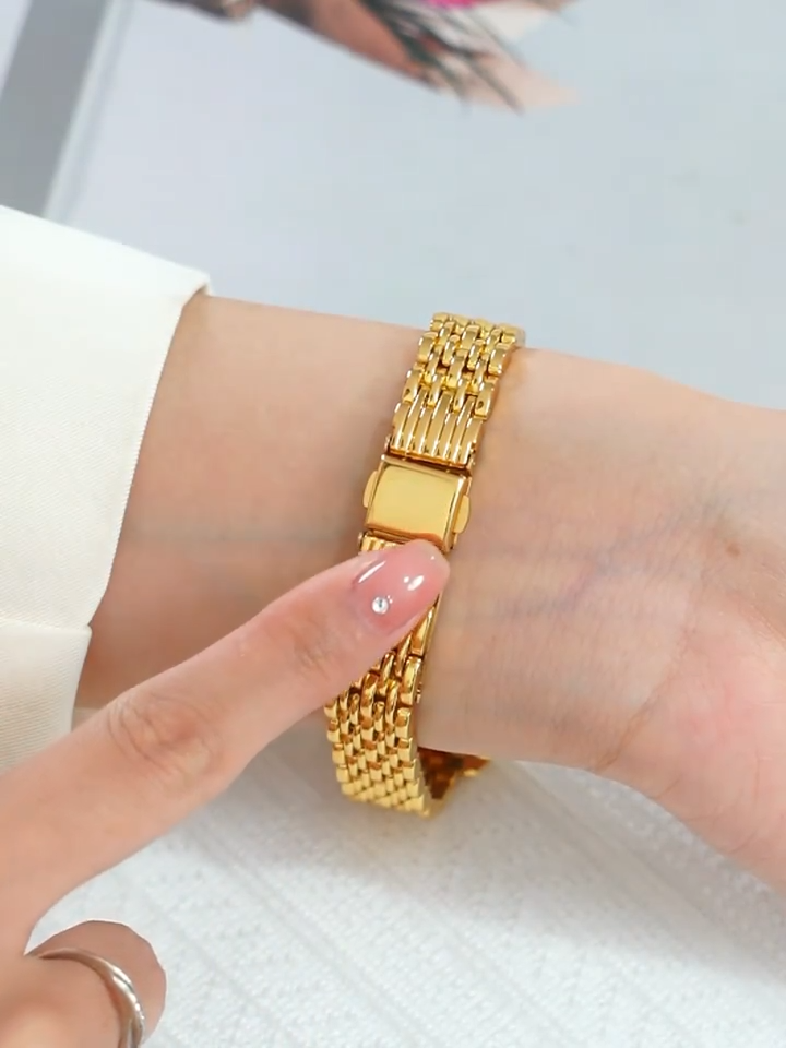 Rosalía Gold Watch